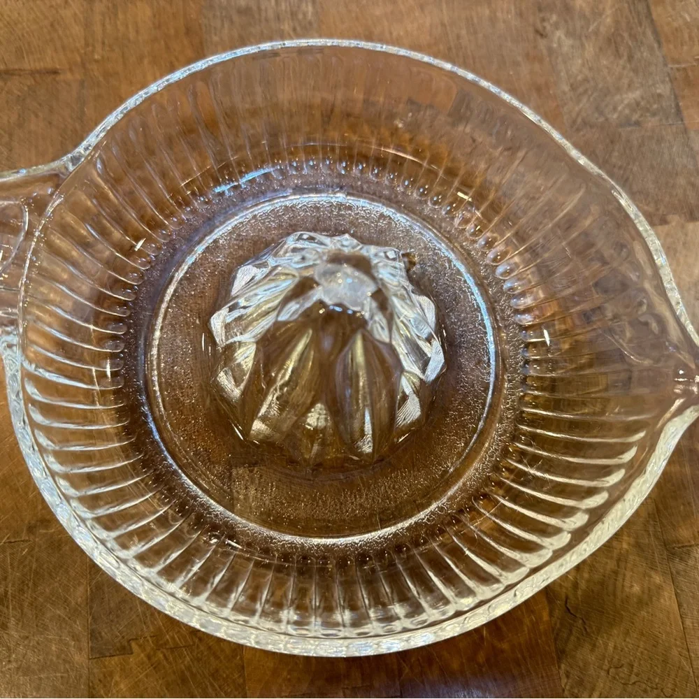 Vintage Clear Glass Lemon Citrus Juicer Classic Home Dining Reamer